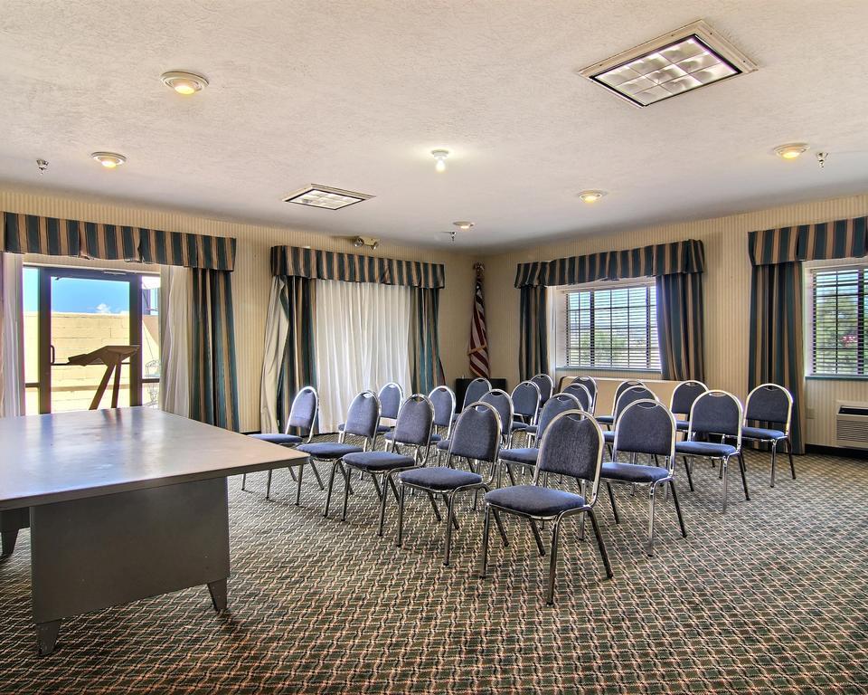 Quality Inn & Suites Grants - I-40 Luaran gambar
