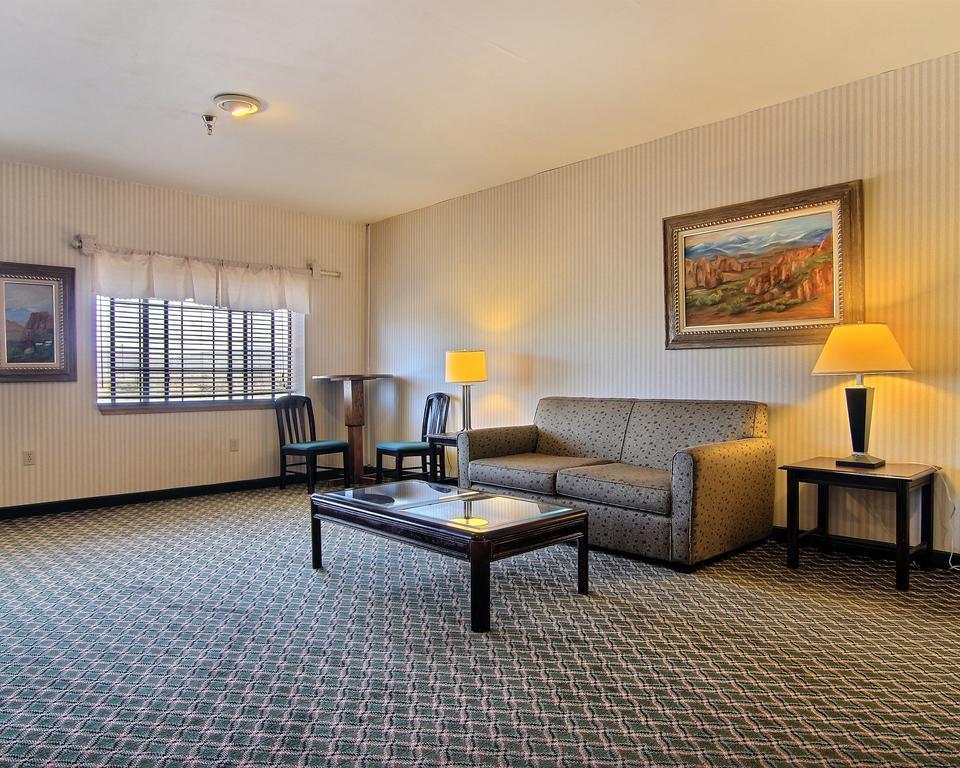 Quality Inn & Suites Grants - I-40 Luaran gambar