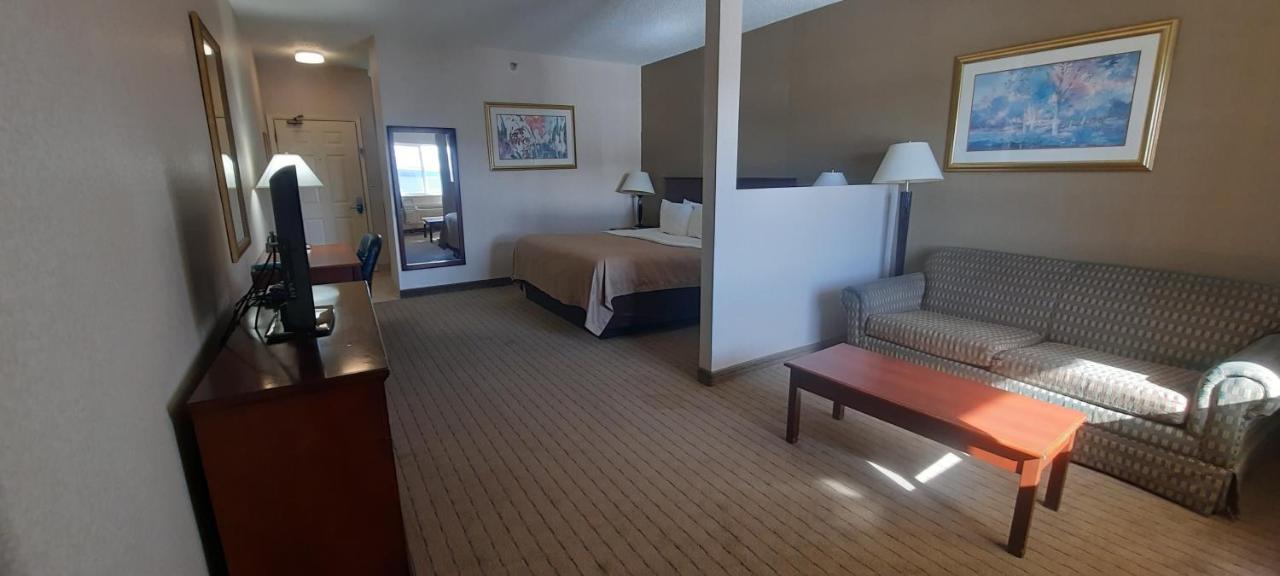 Quality Inn & Suites Grants - I-40 Luaran gambar