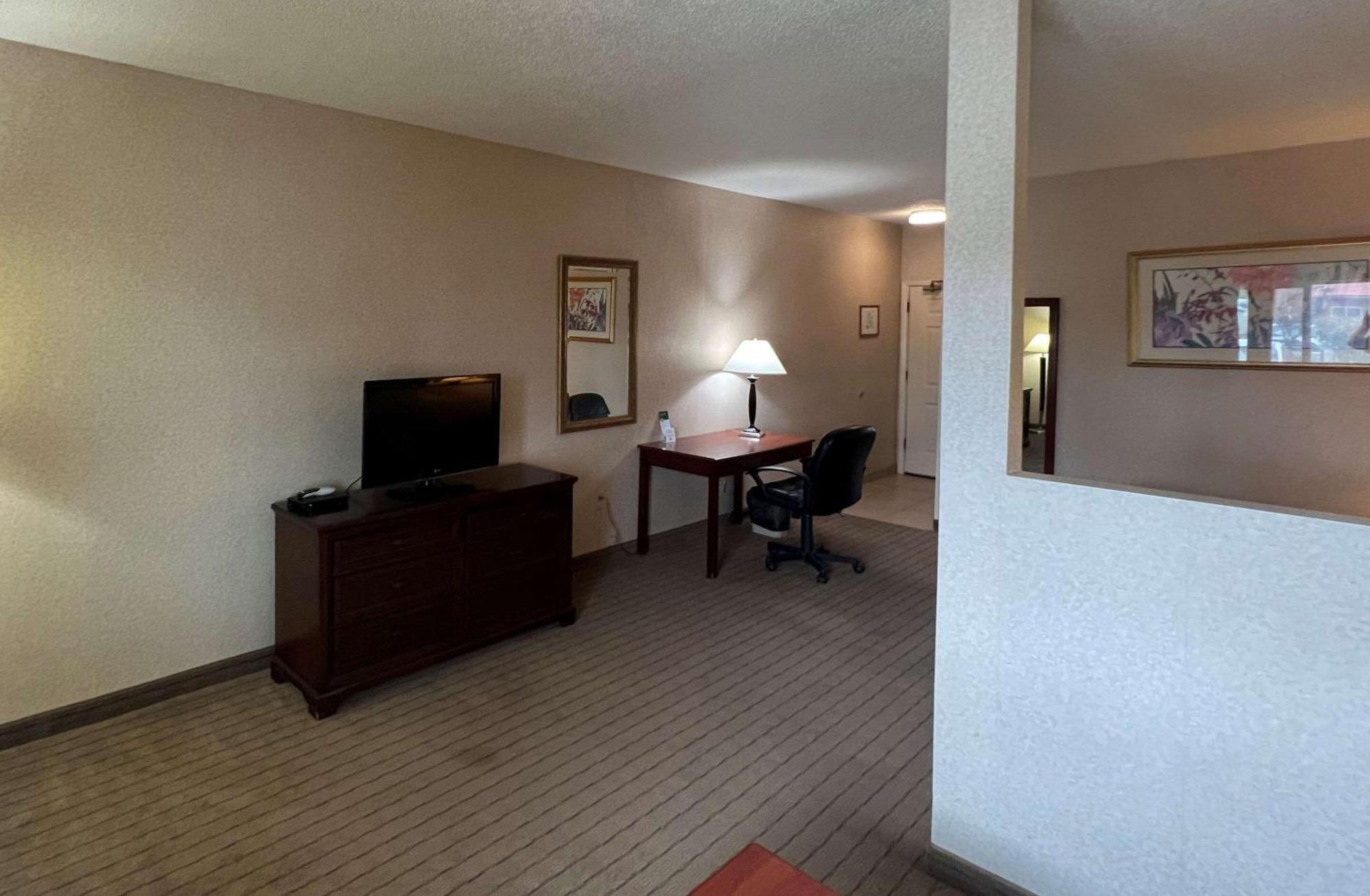 Quality Inn & Suites Grants - I-40 Luaran gambar