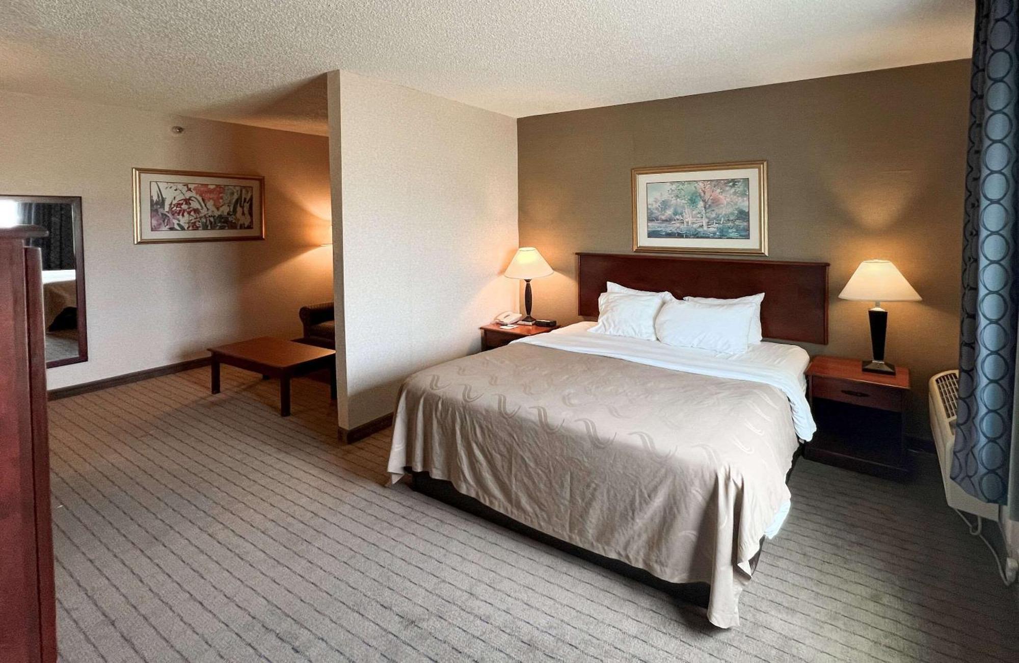 Quality Inn & Suites Grants - I-40 Luaran gambar