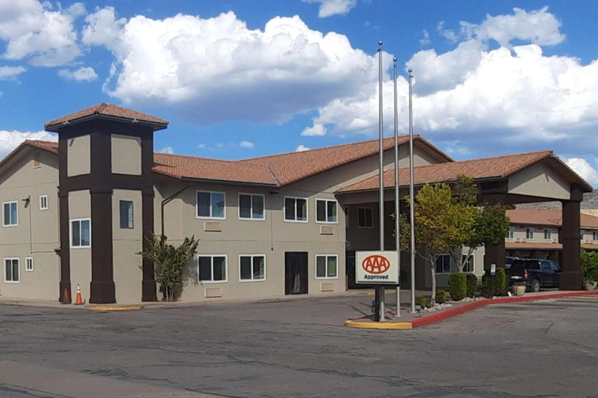 Quality Inn & Suites Grants - I-40 Luaran gambar
